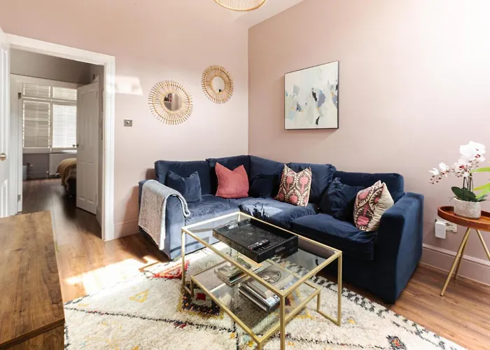 Clapham Calm 2 Bedroom Flat With Garden