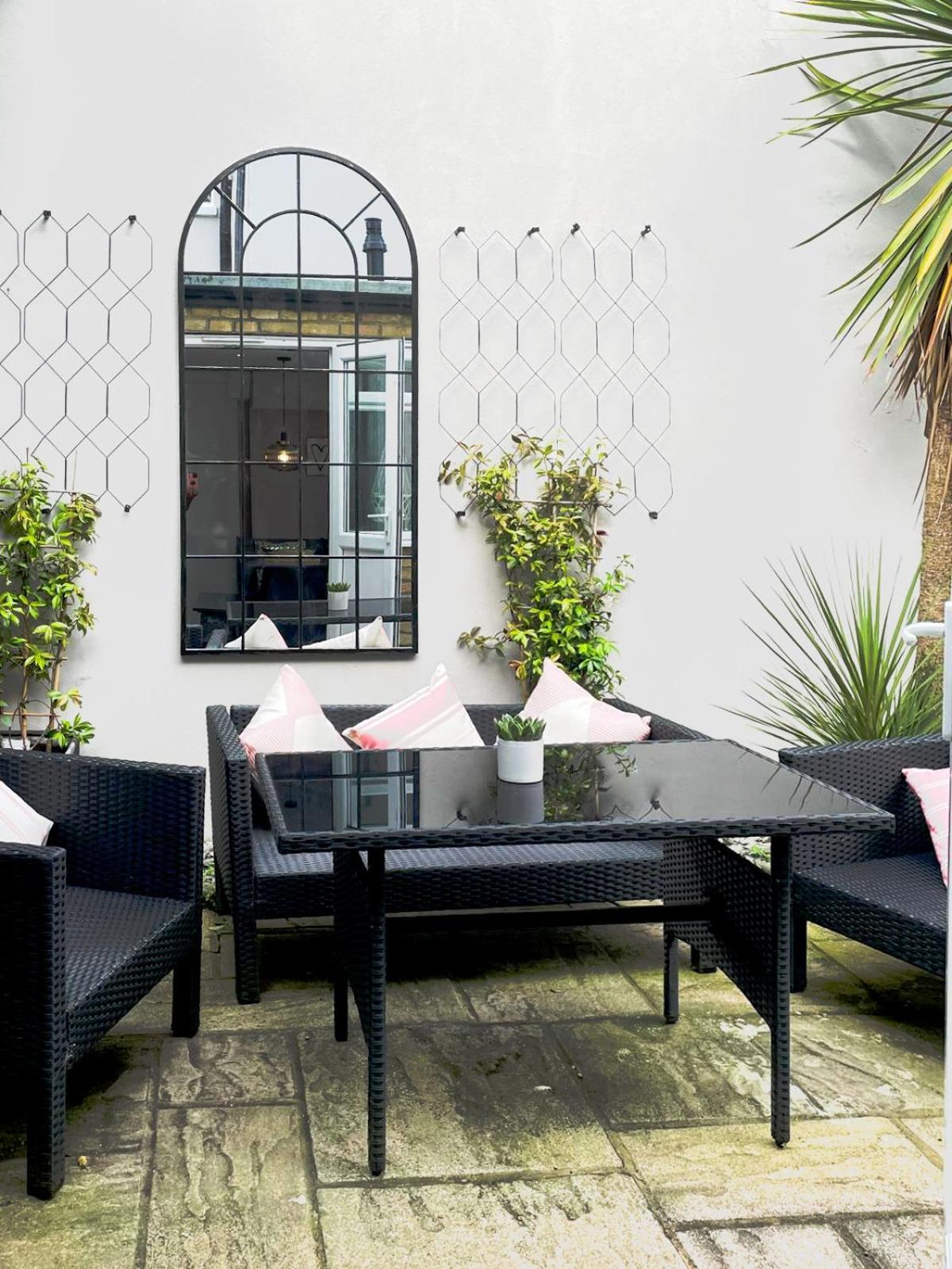 Clapham Calm 2 Bedroom Flat With Garden *