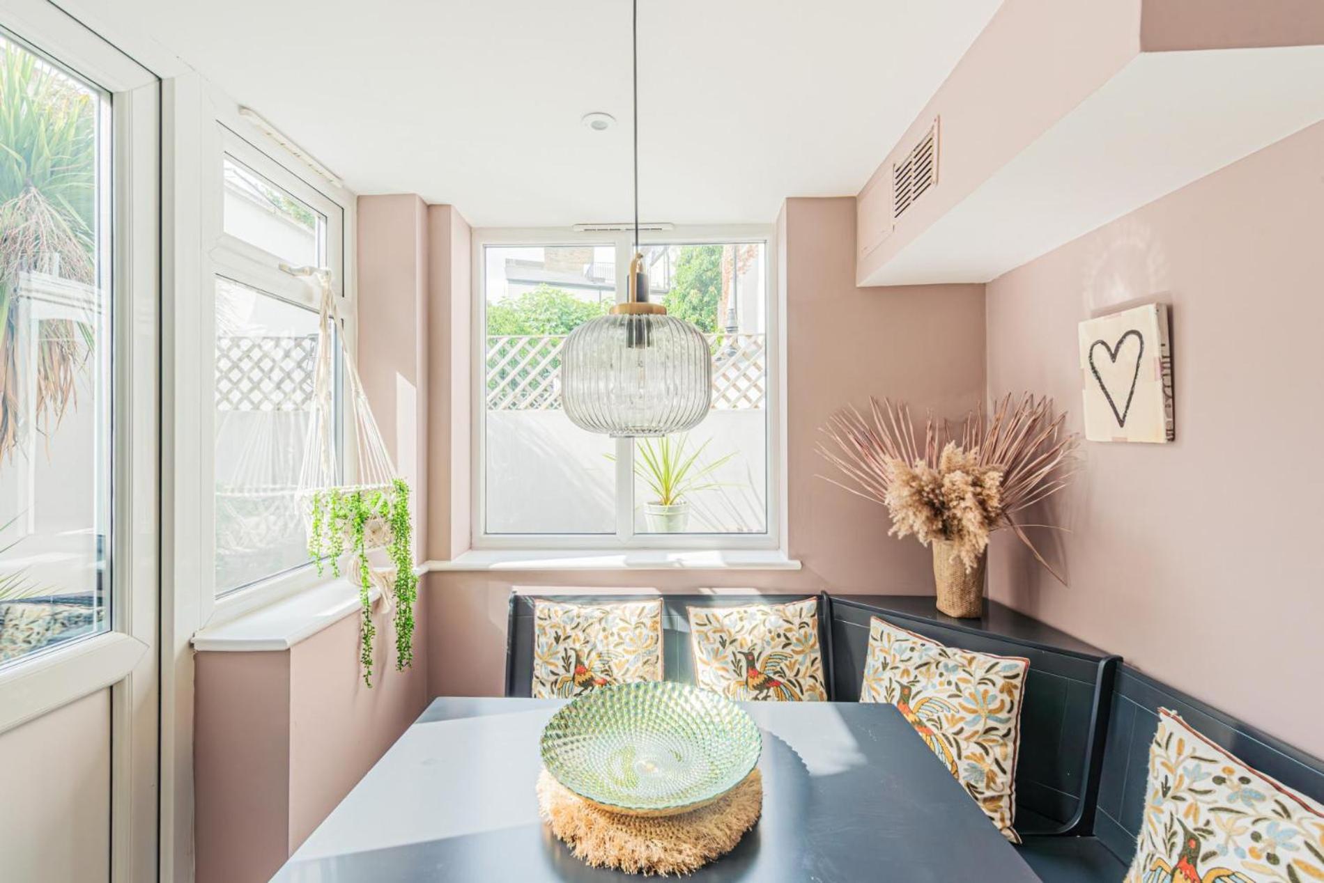 Clapham Calm 2 Bedroom Flat With Garden